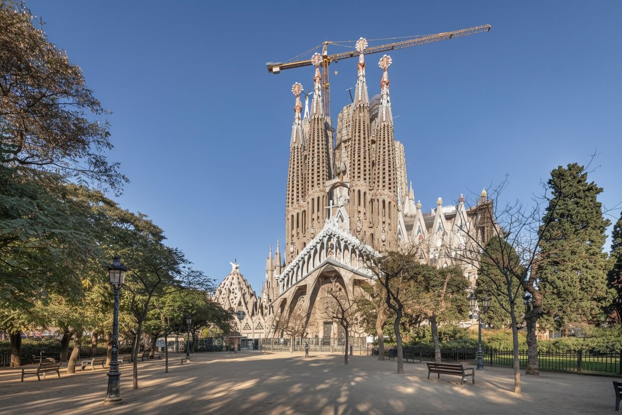 Vue extérieure de la basilique et de son parc